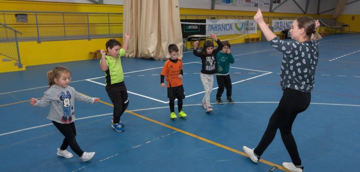 Brío oferta o baile galego dentro do programa "Nadal Deportivo" que se desenvolve estes días