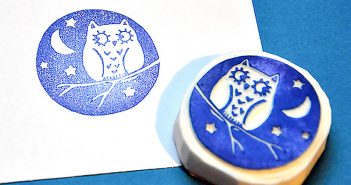 Imaxe dun selo de caucho feito á man. (Luar de Mochos-Portugal. Deseño de Memi the rainbow)