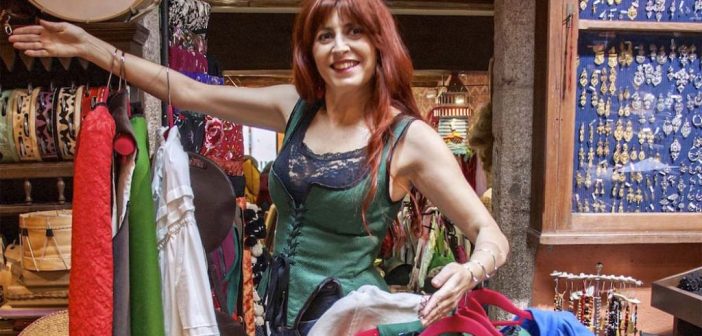 Montse Rivera presentará no local social de Naraío o espectáculo etno-musical "Cóntoche un traxe"