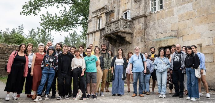Foto de familia do primeiro Encontro Atlántico de Festivais de Cinema, celebrado en Zas en 2024. Foto: Alejandro Nieves Rodrigues