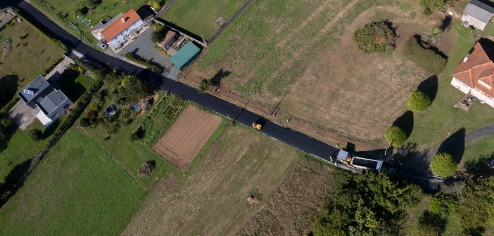 Vista aérea dos traballos de aglomerado nos Currás