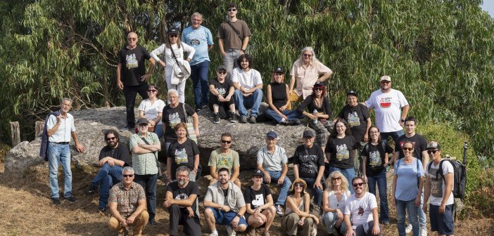Foto de familia do X Chanfaina lab tomada no Pico de Ferreira, ao pé da "Cama de San Vicente" (César Galdo)