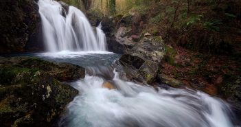 A fervenza de Riolimpo, en Naraío, é un dos lugares retratados por Lamas (Foto (C) Álvaro Lamas)