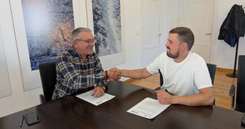 sinatura convenio - foto ara bellas