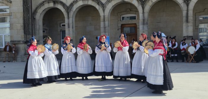 Foto das pandereteiras de Xacarandaina (Fonte: AGADIC - Xunta de Galicia)