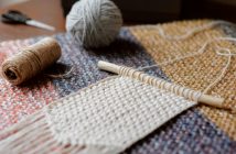 O macramé é unha técnica de entrelazado de fibras que non require ferramentas. (Foto: Pexels.com - Anete Lusina)